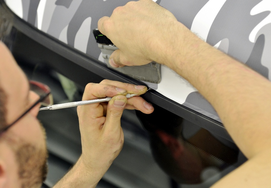 Pros and Cons of Vinyl Wraps for Fleet Vehicles