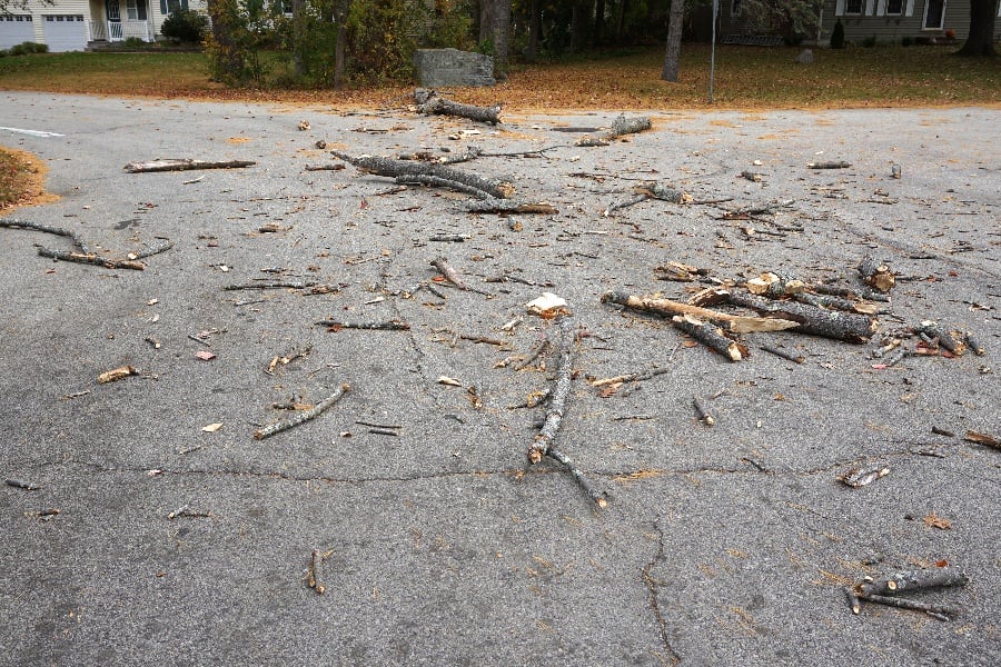 What Fleet Drivers Should Do About Road Debris?